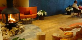 Kamin im Restaurant des Saunagartens Kamin im Restaurant des Saunagartens