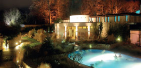 Lange Therme Nacht - Saunapool im Saunagarten bei Nacht Lange Therme Nacht - Saunapool im Saunagarten bei Nacht